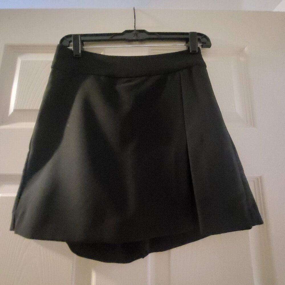 Love Tree Black Skort with Front Slit Side Zip size Small